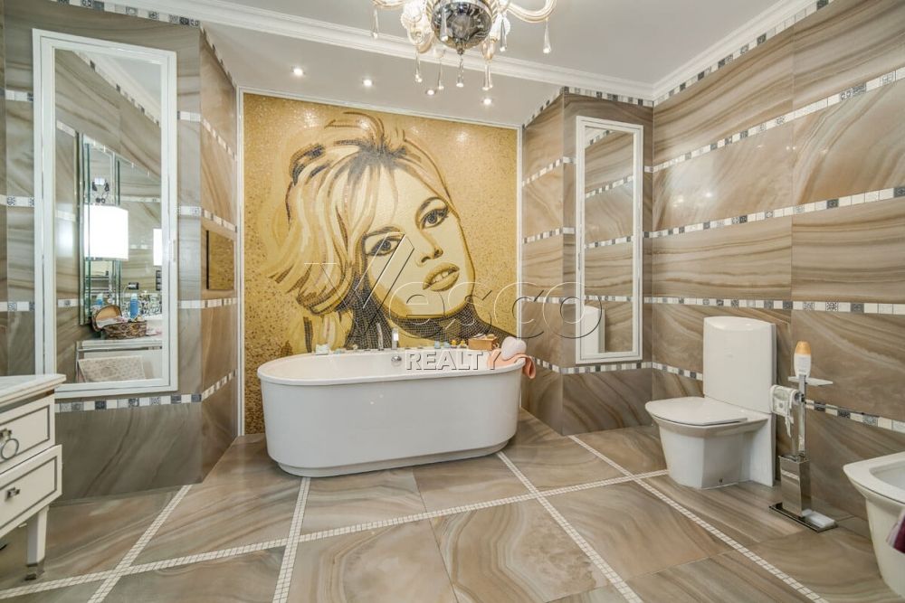 Квартира площадью 183.9 м²