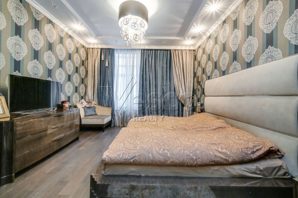 Квартира площадью 183.9 м²