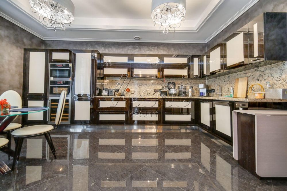 Квартира площадью 183.9 м²