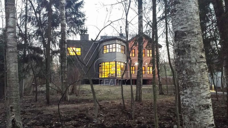 Просторный и светлый дом с двусветной гостиной