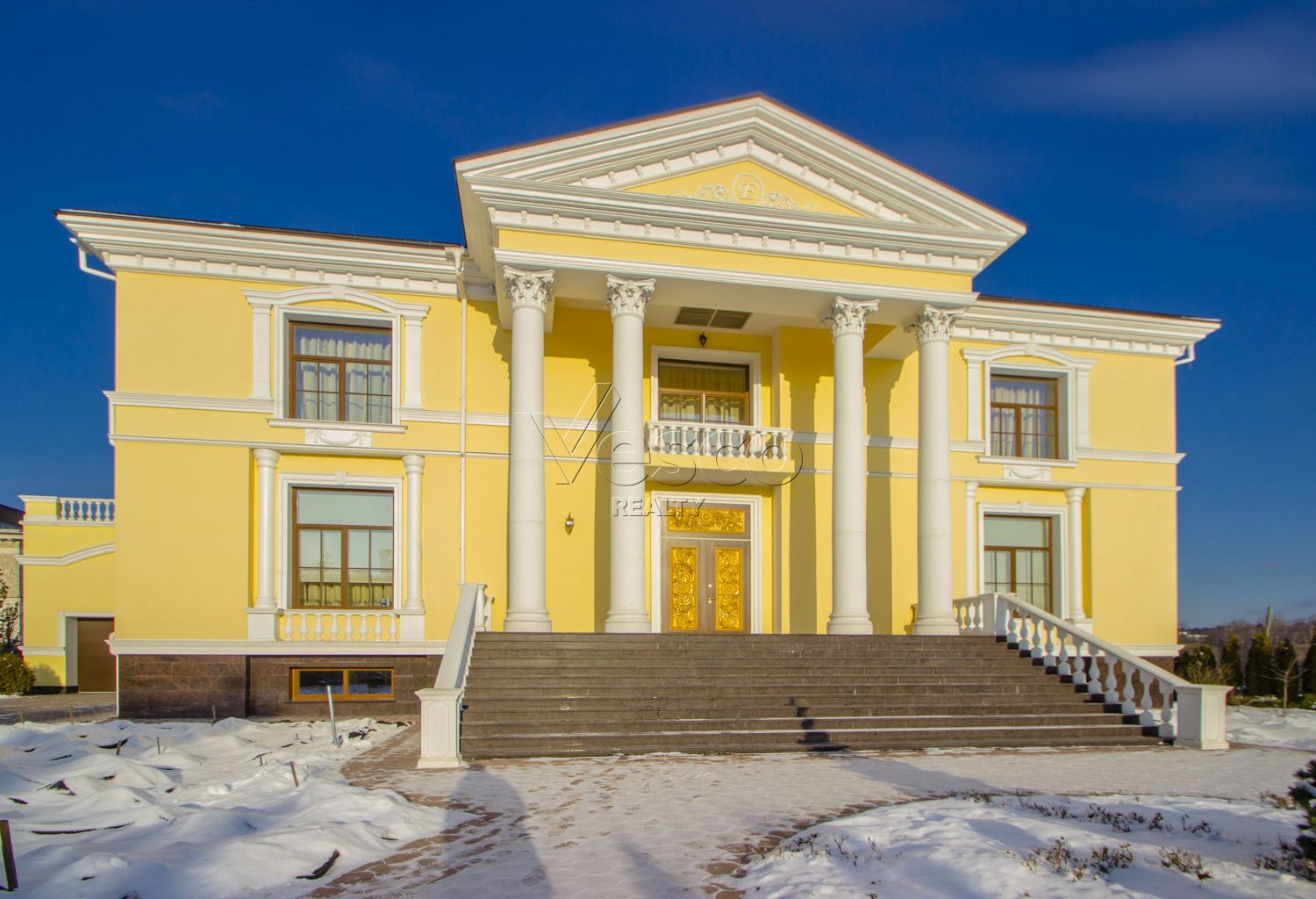 Резиденция с эксклюзивной отделкой в тихом уютном поселке