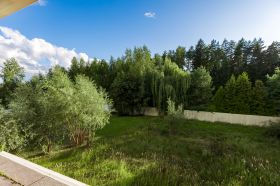Классическая усадьба в поселке Бенилюкс