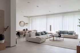 Современная Villa Fortuna на границе с лесом