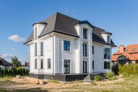 Дом в классическом стиле без отделки