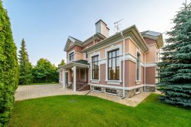 Прекрасный дом в поселке премиум-класса