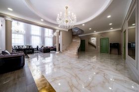 Кирпичный коттедж с дровяным камином