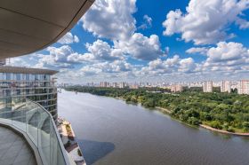 Видовая квартира с террасой и ремонтом в ЖК «Акватория»