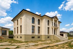 Загородная резиденция в черновой отделке