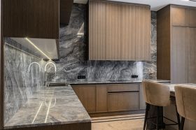 Современный дом с дизайнерской отделкой