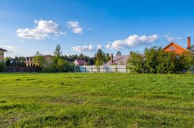 Участок с выходом на набережную