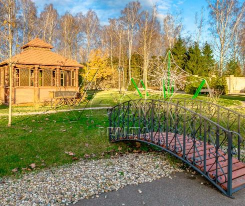 Кирпичный коттедж под чистовую отделку в прекрасном посёлке