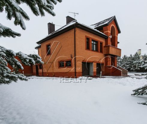 Коттедж с бассейном полностью готовый к проживанию
