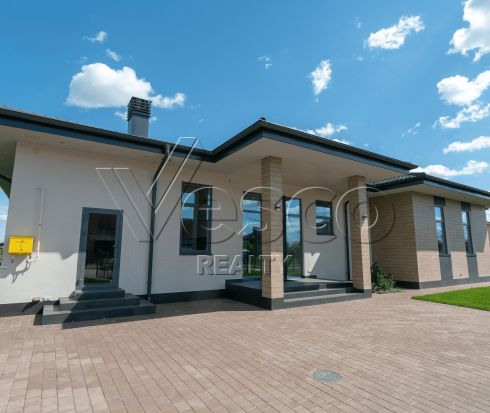 Современный дом с панорамным остеклением