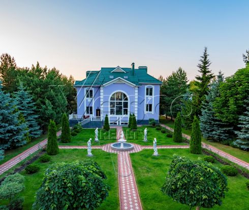 Новый особняк с дворцовой отделкой