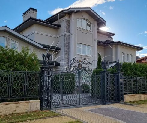 Эксклюзивный особняк с дизайнерской отделкой
