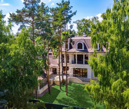 Классический особняк в сердце Жуковки