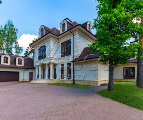Классический особняк в сердце Жуковки