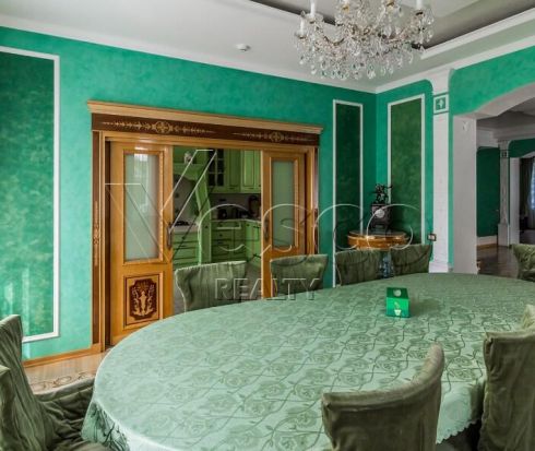 Качественный дом с дорогой отделкой и мебелью