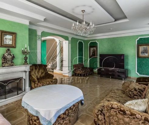 Качественный дом с дорогой отделкой и мебелью