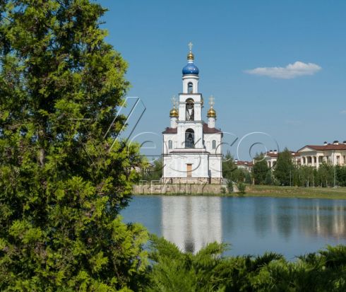 Дом без отделки на второй линии красивого озера
