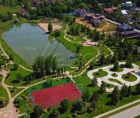 Большой прилесной участок