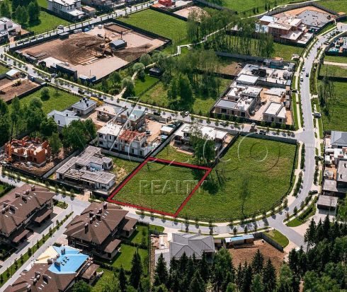 Ровный участок на второй линии от леса
