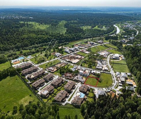 Ровный участок на второй линии от леса