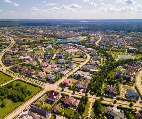 Тупиковый участок с коммуникациями в элитном поселке