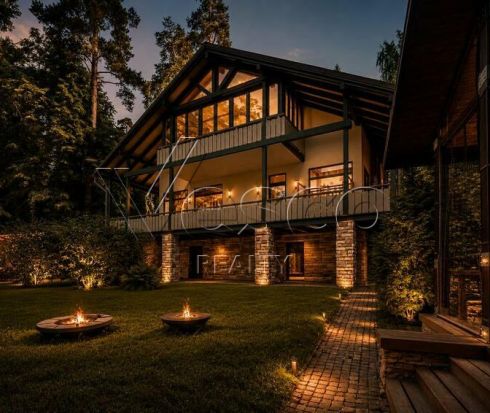 Лесной земельный участок в камерном поселке