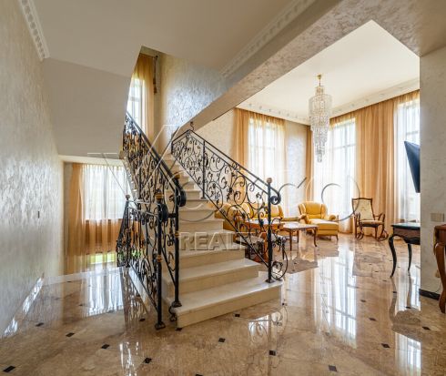 Прекрасный дом в поселке премиум-класса