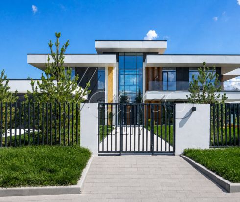 Дом в Agalarov Estate: хай‑тек и комфорт
