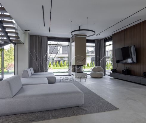 Дом в Agalarov Estate: хай‑тек и комфорт