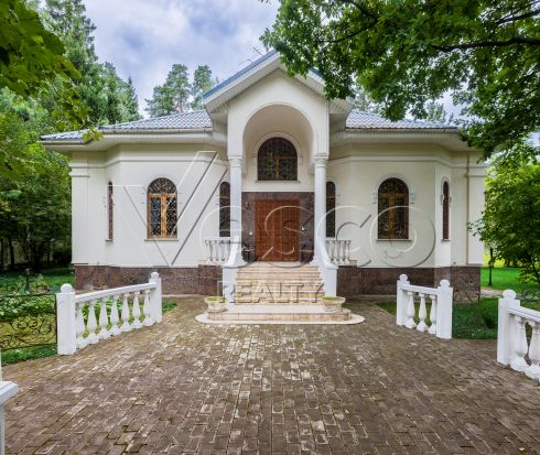 Просторный дом с участком 32 сотки