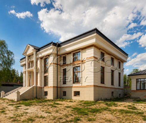 Загородная резиденция в черновой отделке