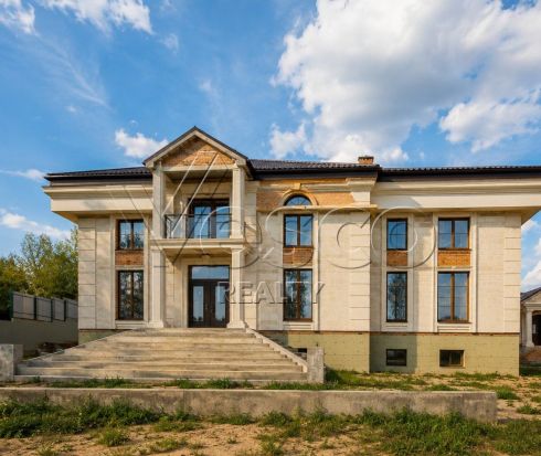 Загородная резиденция в черновой отделке