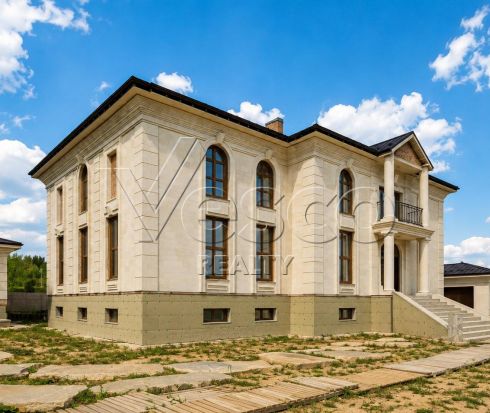 Загородная резиденция в черновой отделке