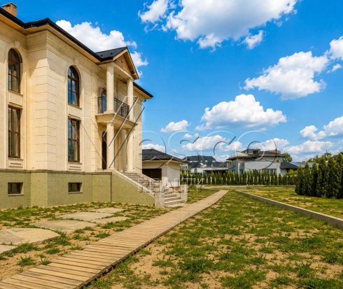 Загородная резиденция в черновой отделке