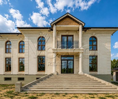 Загородная резиденция в черновой отделке