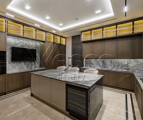Современный дом с дизайнерской отделкой