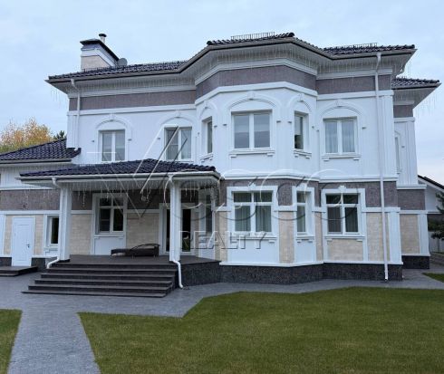 Дом с новой современной отделкой