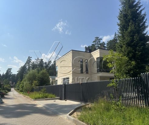 Кирпичный коттедж без отделки в ОКП