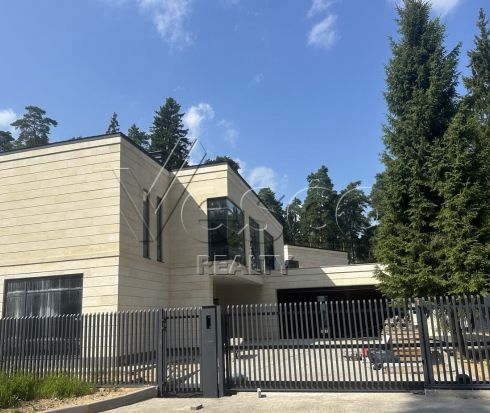Кирпичный коттедж без отделки в ОКП