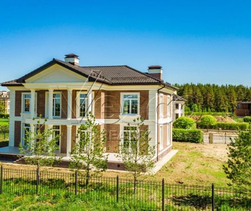 Изысканный особняк в Ренессанс Парке