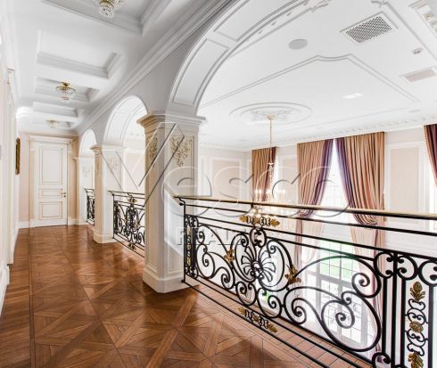 Великолепный дом в классическом стиле