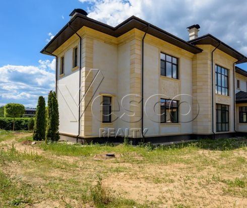 Великолепный дом с современной отделкой