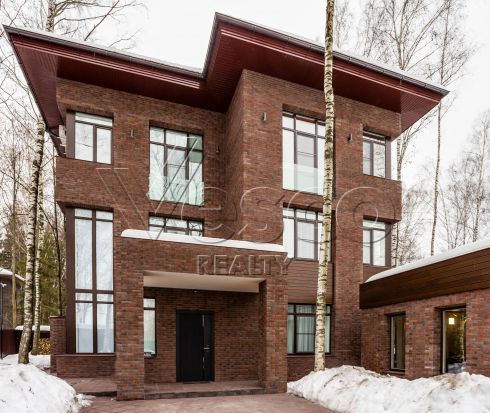 Новый дом с панорамным остеклением
