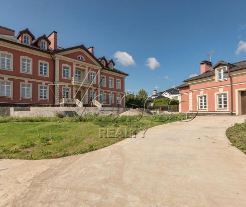 Качественный дом в стиле итальянского палаццо
