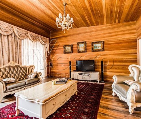 Современный коттедж с дизайнерской отделкой