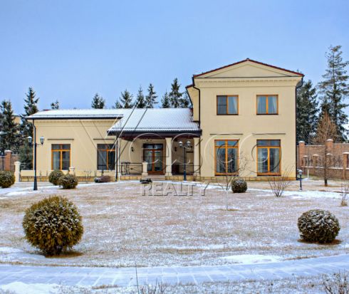 Дом 750 кв.м. в поселке «Монолит»