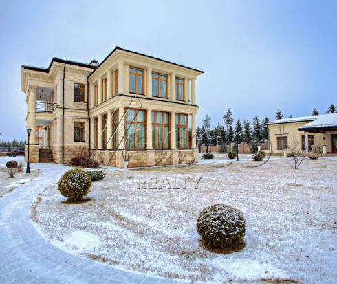 Дом 750 кв.м. в поселке «Монолит»